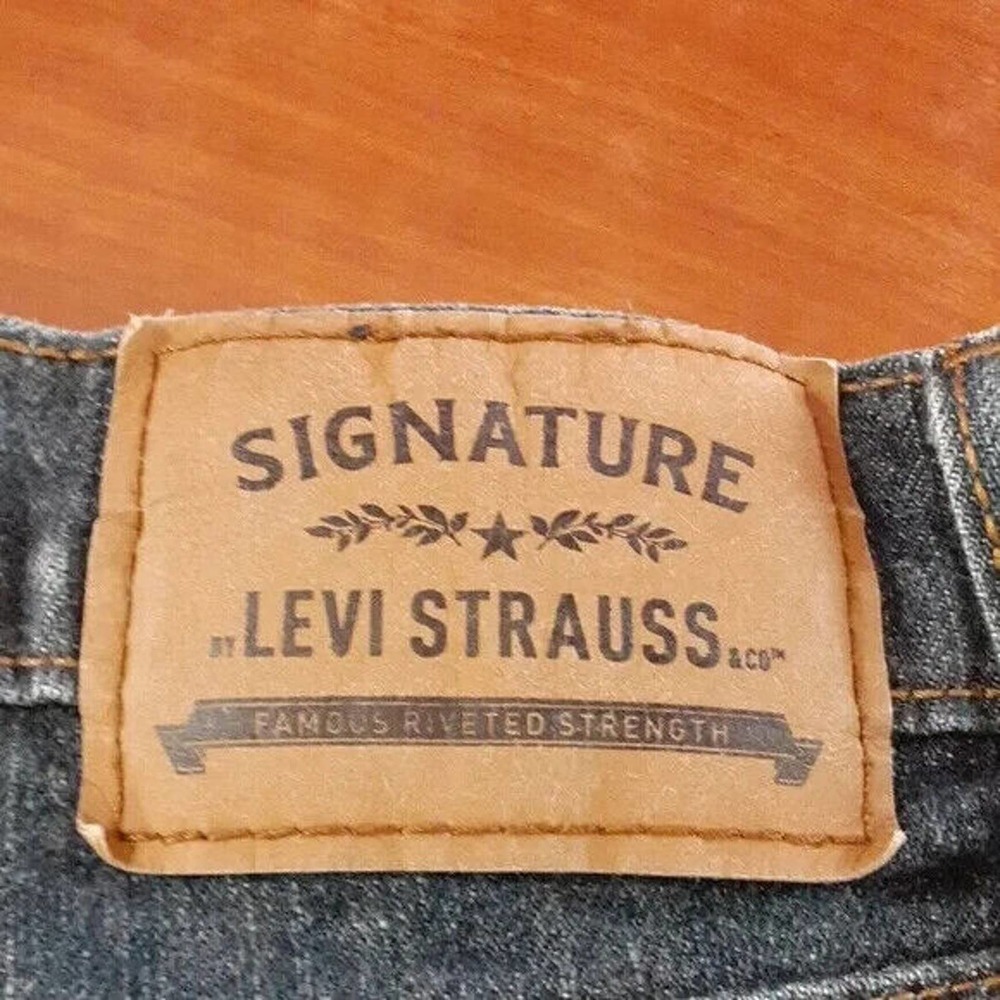 Signature Levi's Strauss size 34X30 straight leg blue jeans - Picture 15 of 16